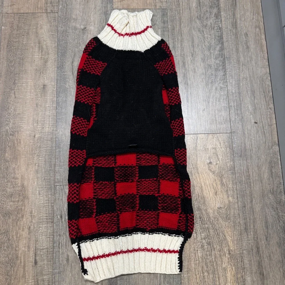 Chilly Dog Red Black Buffalo Plaid Dog Sweater 100% Wool Turtle Neck large dog‎